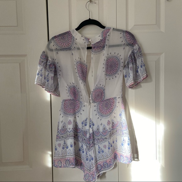 Floral White Flowy Romper - Essue Size Small - Picture 7 of 11